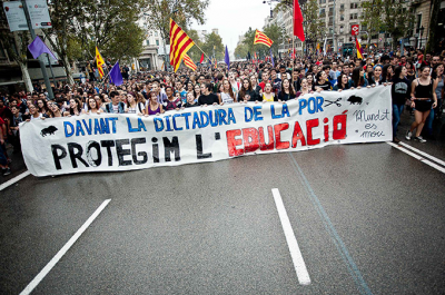 La manifestació enfilant pel Passeig de Gràcia  ALBERT GARCIA